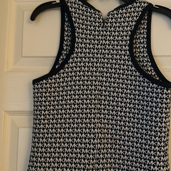 Elegant Navy and White Patterned Dress - Picture 3 of 3